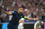 Le capitaine de l'équipe de France Kylian Mbappé après son penalty réussi contre la Grèce, en qualification à l'Euro-2024, au Stade de France, le 19 juin 2023