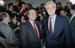 Le candidat du Parti socialiste à l'élection présidentielle Lionel Jospin (à droite) et Jacques Delors, président de son comité de soutien, le 20 mars 1995 lors de la campagne politique