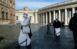 Des religieuses de la congrégation des Missionnaires de la charité sur la place Saint-Pierre au Vatican, le 13 octobre 2020