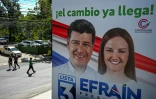Affiche électorale du candidat du parti Coalition pour un nouveau Paraguay, Efrain Alegre, et de son éventuelle vice-présidente, Soledad Nuñez, le 28 avril 2023 à Asuncion, au Paraguay