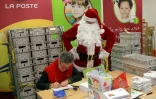 Le "secrétariat du Père Noël"  met les bouchées doubles pour répondre à un million de lettres le 18 décembre 2015 à Libourne