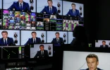 Des écrans de contrôle au siège de l'AFP à Paris lors de l'intervention télévisée d'Emmanuel Macron le 24 septembre 2023
