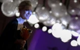 Cate Blanchett avec la Coppa Volpi de la meilleure actrice dans "Tar" lors de la cérémonie de clôture du 79e festival de Venise, le 10 septembre 2022