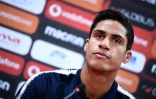 Le défenseur français Raphaël Varane, en conférence de presse, le 16 novembre 2019 à Tirana