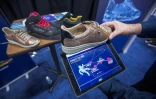 Des chaussures connectées sont présentées au CES de Las Vegas, le 7 janvier 2018