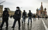 Des policiers et des membres des forces anti-émeute russes sur la place Rouge, le 25 janvier 2021 à Moscou