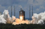 La fusée Longue-Marche 5 s'élance à destination de Mars depuis la la rampe de lancement de Wenchang (sud de la Chine), le 23 juillet 2020