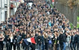 Manifestation de lycéens au Mans, le 16 novembre 2015, en hommage aux victimes des attentats de Paris