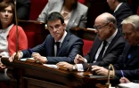 Manuel Valls et Jean-Marie Le Guen lors des questions au gouvernement le 23 novembre 2016 à l'Assemblée nationale à Paris