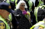 La mère de Heather Heyer rend hommage à sa fille tuée un an plus tôt à Charlottesville aux Etats-Unis, le 12 août 2018