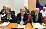 (De g à d) Les syndicalistes de la CGT Fabrice Angei, de Force ouvrière Jean-Claude Mailly et de la CFDT Bernard Sagez, à l'Assemblée nationale à Paris, le 30 mars 2016