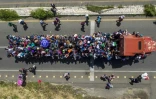 Vue aérienne de migrants honduriens sur un camion près de Tapachula, dans l'Etat mexicain du Chiapas, le 22 octobre 2018