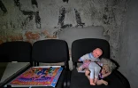 Des jouets dans un sous-sol de l'hôpital pour enfants de Tcherniguiv, le 5 avril 2022 en Ukraine