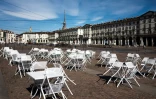 Des terrasses de bars et restaurants désertes à Turin, le 17 mars 2021 en Italie