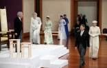 L'empereur Akihito (G), son épouse l'impératrice Michiko (2e G), le prince héritier Naruhito (2e D), son épouse Masako (D), et d'autres membres de la famille royale japonaise, lors de la cérémonie d'abdication d'Akihito à Tokyo le 30 april 2019.