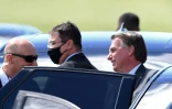 Le président brésilien Jair Bolsonaro le 27 avril 2021 quittant sa résidence officielle à Brasilia