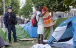 Des policiers procèdent à l'évacuation d'un camp de migrants, le 23 juillet 2018 à Nantes