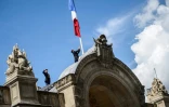 Le drapeau national français de l'Elysée en berne, le 15 juillet 2016