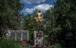Un monument sur la ligne de front à Mykolaïv, en Ukraine, le 23 juillet 2022