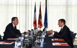 Le chancelier autrichien Christian Kern (à gauche) et le président français Emmanuel Macron lors d'une réunion à Salzbourg, en Autriche, le 23 août 2017