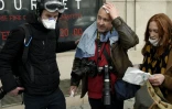 Thierry Pasquet (C), reporter photographe a été légèrement blessé lors de la manifestation contre la loi travail à Rennes le 9 avril 2016