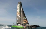 Le maxi-trimaran Sodebo, skippé par Thomas Coville et Jean-Luc Nelias, au large du Havre lors de la Transat Jacques Vabre, le 25 octobre 2015  