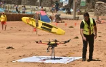 Un drone utilisé pour la surveillance des requins sur la plage de Bilgola au nord de Sydney le 10 décembre 2017