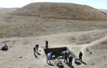 Des archéologistes travaillent sur les vestiges d'un palais Hittite, le 21 septembre 2021 sur le site d'Usakli Hoyuk, en Turquie