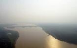 Vue aérienne de la ville de Porto Velho, au Brésil, couverte de fumée causée par les incendies qui ravagent la forêt amazonienne, le 2 septembre 2022