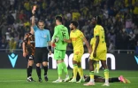 Le jeune défenseur de Nantes Bastien Meupiyou (d) est exclu par l'arbitre Ruddy Buquet contre l'OM, le 1er septembre 2023 à la Beaujoire
