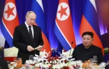 Sur cette photo diffusée par l'agence Spoutnik, le président russe Vladimir Poutine s'exprime au côté du dirigeant nord-coréen Kim Jong Un, le 19 juin 2024 à Pyongyang
