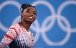 L'Américaine Simone Biles, avant de participer à la finale de la poutre aux Jeux olympiques de Tokyo, le 3 août 2021 