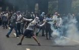 Des heurts entre militants de l'opposition et policiers à Caracas, le 19 avril 2017