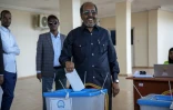 Le président Hassan Sheikh Mohamud  vote lors des élections locales à Mogadiscio, le 25 décembre 2025 en Somalie