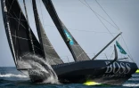 Le skipper britannique Alex Thomson sur son Imoca (Hugo Boss), au large de Saint-Malo, le 4 novembre 2018