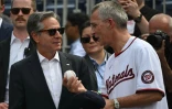Le secrétaire général de l'Otan Jens Stoltenberg (à droite) parle avec le secrétaire d'Etat américain Antony Blinken avant un match de baseball à Washington, le 8 juillet 2024