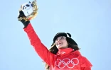 La Chinoise Eileen Gu après sa victoire dans l'épreuve de ski half-pipe des Jeux olympiques de Pékin, le 18 février 2022