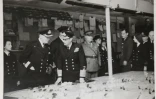 Le roi George VI d'Angleterre visite le QG du corps expéditionnaire allié à Portsmouth, en 1944