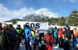 Des professionnels de la montagne manifestent pour revendiquer leur devoir d?assistance aux migrants à Névache, dans les Alpes françaises, le 17 décembre 2017