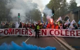 Des milliers de pompiers professionnels défilent à Paris pour dénoncer le manque d'effectifs et de reconnaissance de leur profession, le 15 octobre 2019