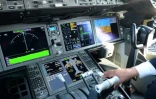 Le cockpit du Boeing 787-10 Dreamliner présenté au salon aéronautique du Bourget, le 18 juyin 2017