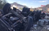 Capture d'une vidéo de l'AFP montrant les dégâts causés par un accident de la route à Derik, dans le sud-est de la Turquie, le 20 août 2022