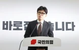 Le chef du parti au pouvoir en Corée du Sud Han Dong-hoon annonçant sa démission lors d'une conférence de presse à Séoule le 16 décembre 2024 