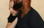 Le rappeur français Kaaris est escorté par la police au tribunal de Créteil, dans la banlieue de Paris, le 3 août 2018