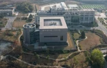 Vue aérienne du laboratoire P4 sur le campus de l'Institut de virologie de Wuhan , dans la province du Hubei, le 21 décembre 2024 en Chine