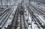 Des voies recouvertes de neige, le 6 février 2018 à la gare de l'Est à Paris