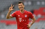 La joie de l'attaquant polonais du Bayern Munich, Robert Lewandowski, après son triplé contre l'Eintracht Frankfort, lors de leur match de Bundesliga, le 24 octobre 2020 à Munich