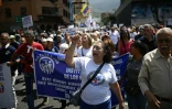Des retraités et des personnes âgées participent à une manifestation pour exiger de meilleures conditions de vie et des pensions plus élevées à Caracas, le 29 mai 2026