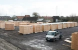 Installation de bungalows en bois le 3 mars 2016 à Grande-Synthe