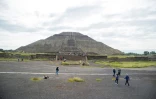 Des touristes visitent jeudi 10 septembre 2020 le site de Teotihuacan, à 50 km de Mexico